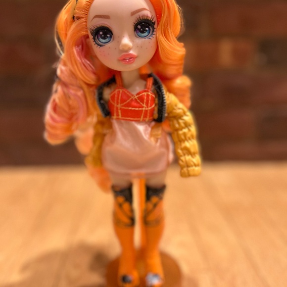 Poppy Rainbow High Doll with accessories - Picture 4 of 4